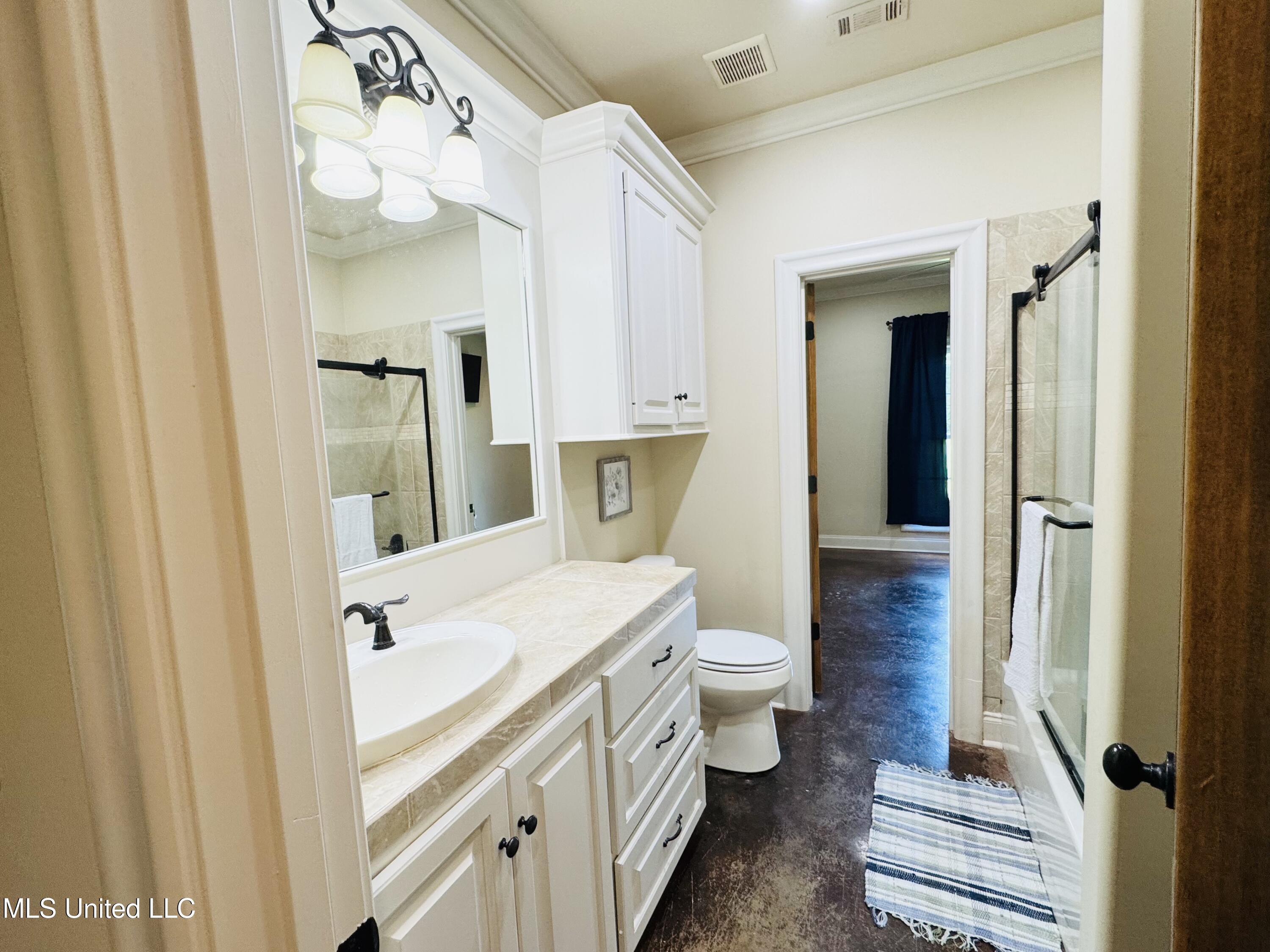 1081 Livingston Vernon Road Flora, MS 39071 - Photo 30 of 40 hall bth