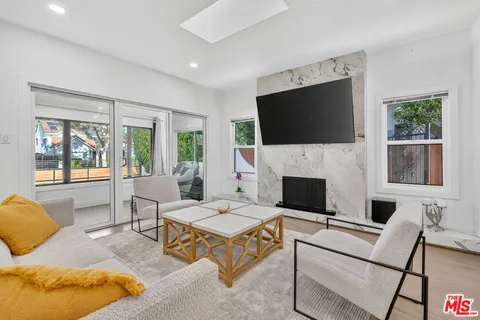 $2,488,000 | 313 South Sycamore Avenue, Los Angeles, CA 90036