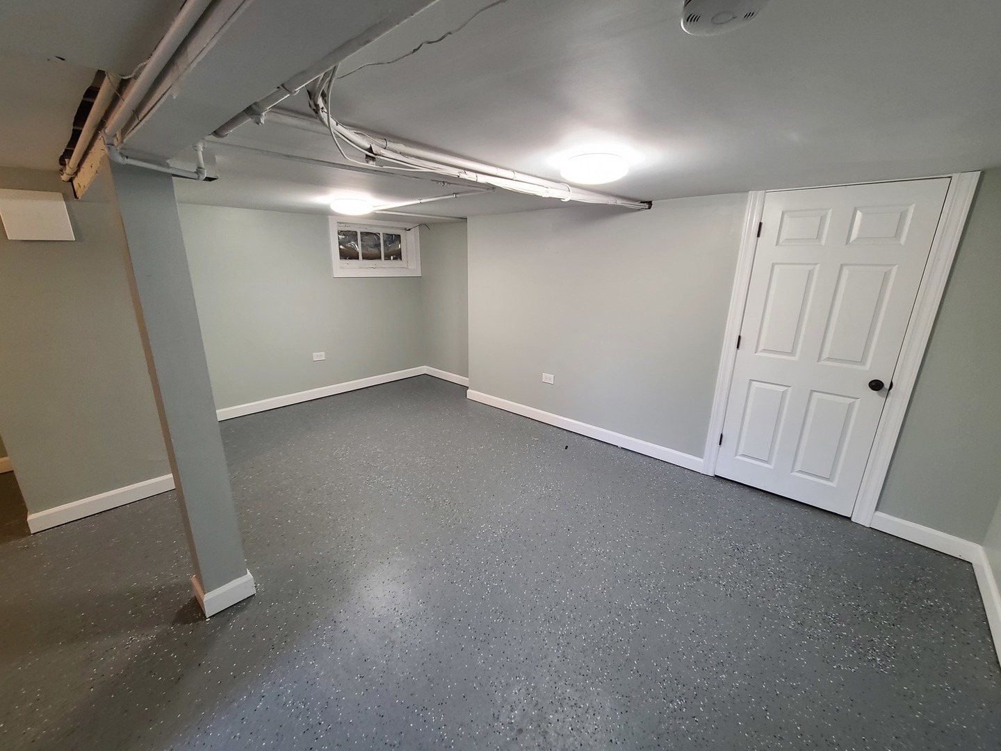 11032 Major Avenue Chicago Ridge, IL 60415 - Photo 9 of 10 a view of an empty room
