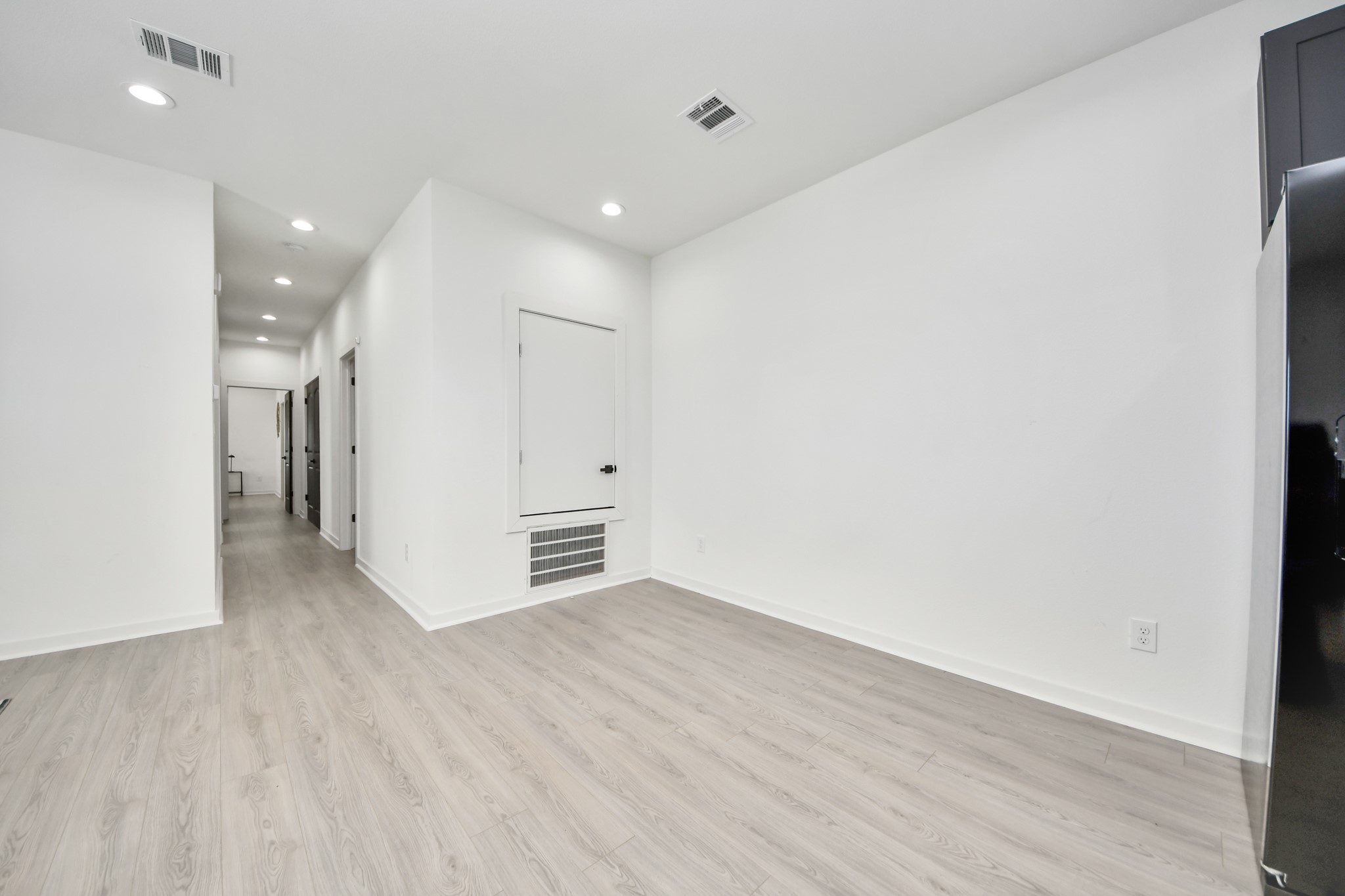 9732 Tuffly Street, Unit B Houston, TX 77029 - Photo 10 of 30