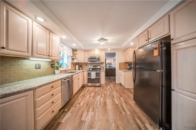 $344,900 | 4858 Driftwood Drive, Salina, NY 13088