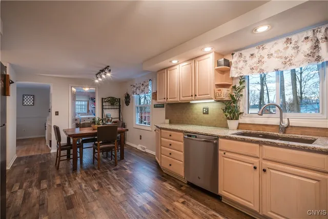 $344,900 | 4858 Driftwood Drive, Salina, NY 13088