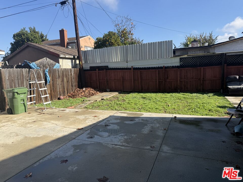 1218 North Spring Avenue Compton, CA 90221 - Photo 14 of 16 a view of a backyard of the house
