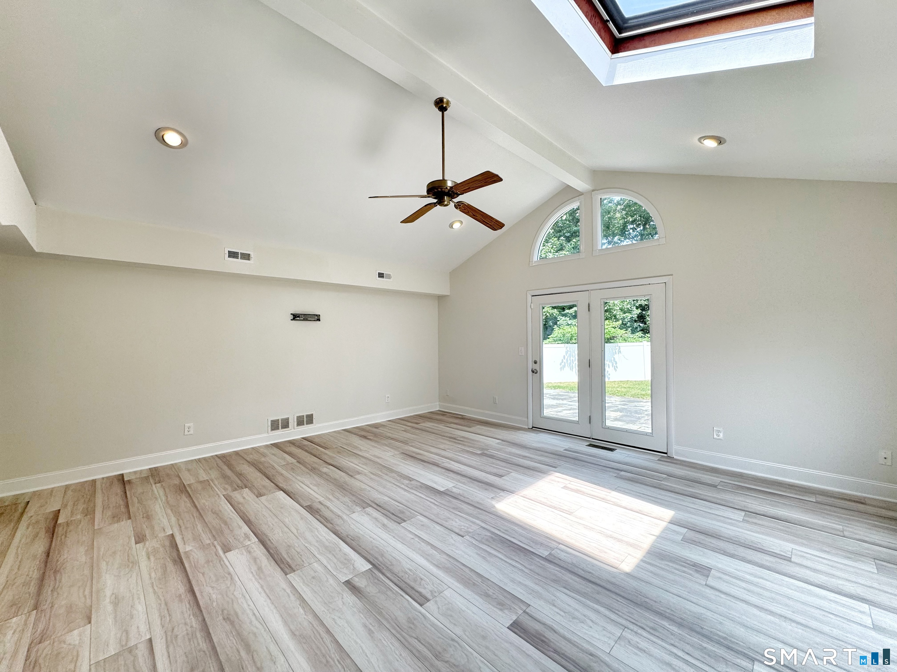 10 Harvann Road Norwalk, CT 06850 - Photo 5 of 35