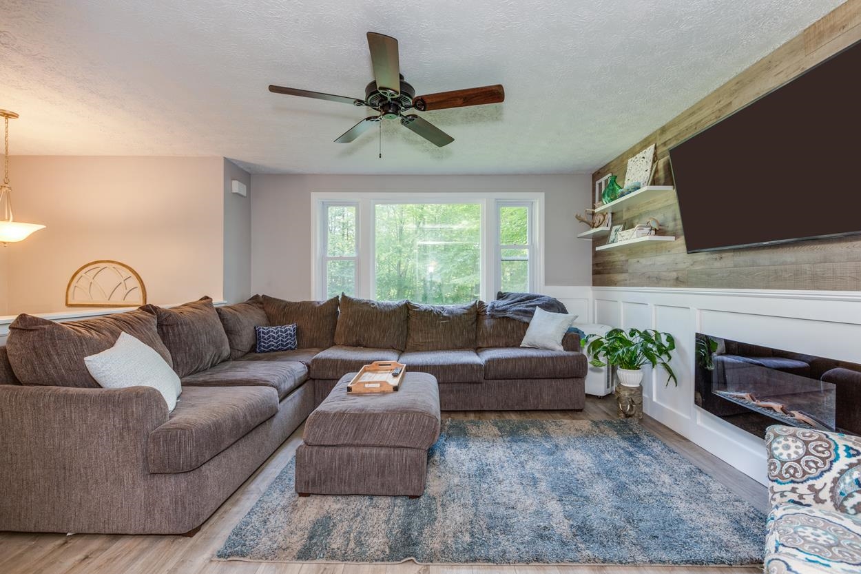 27 Mitchell Street Merrimack, NH 03054 - Photo 6 of 31 Gallery Image 6