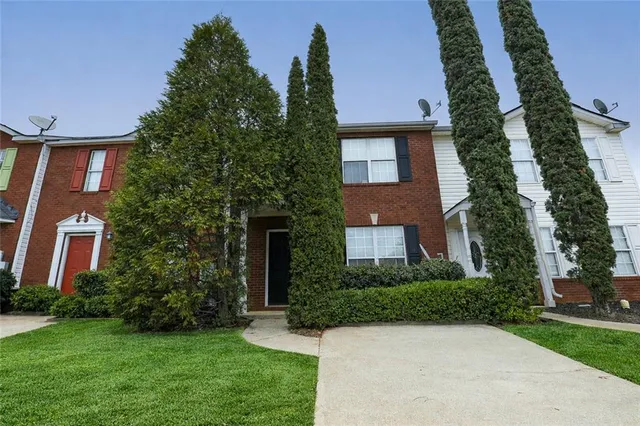 $1,575 | 5896 Strathmoor Manor Circle, Lithonia, GA 30058