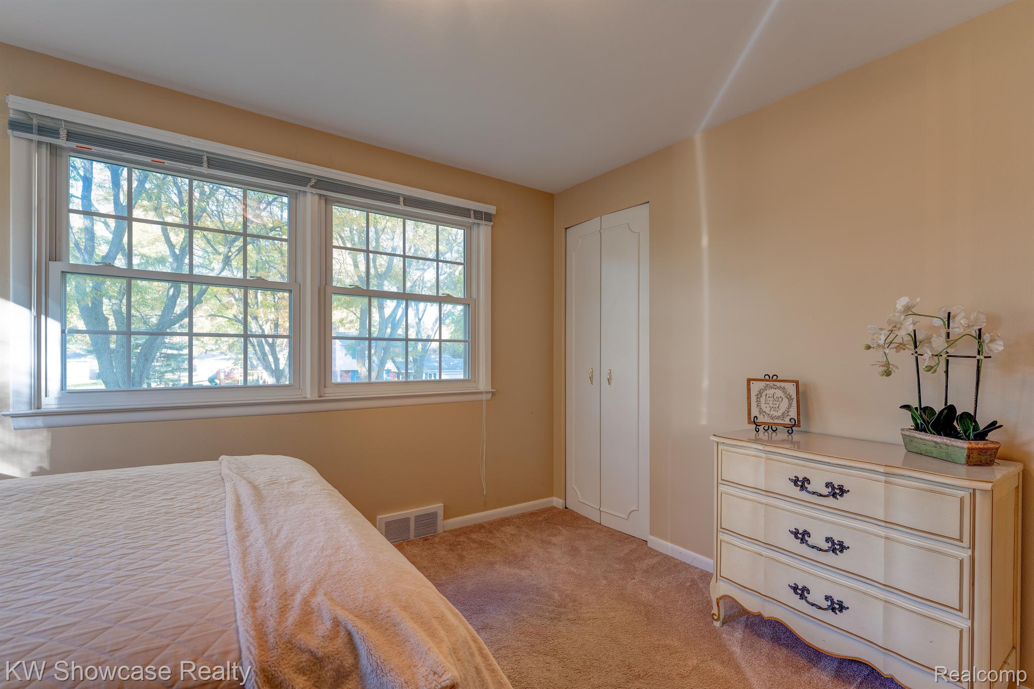 7131 Springridge Road West Bloomfield, MI 48322 - Photo 24 of 47 2nd Bedroom with extra deep closet.