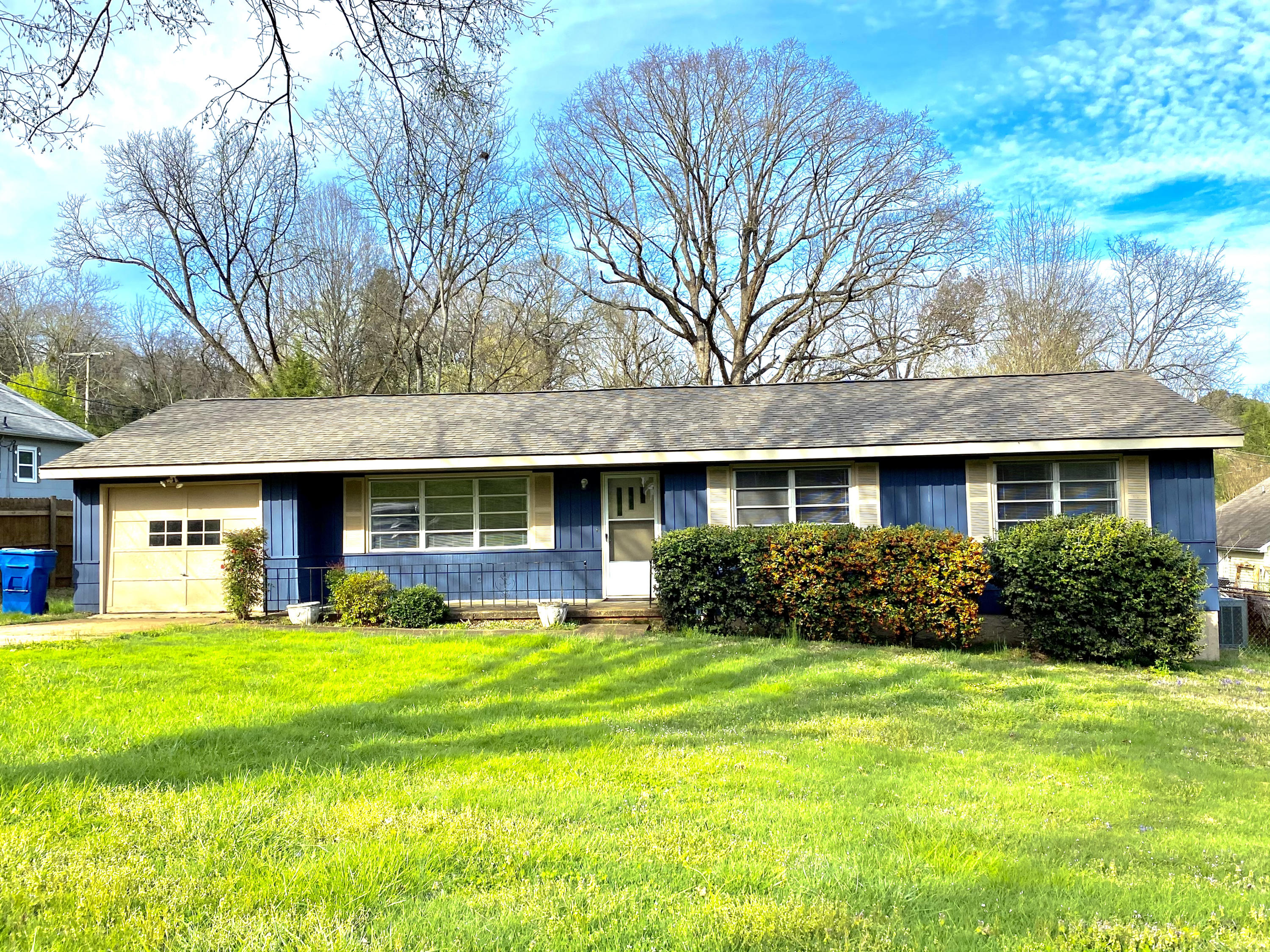 307 Signal View Street Chattanooga, TN 37415 - Photo 1 of 16 6743E919-49EA-42BA-ADAC-FCB5CF29AB02