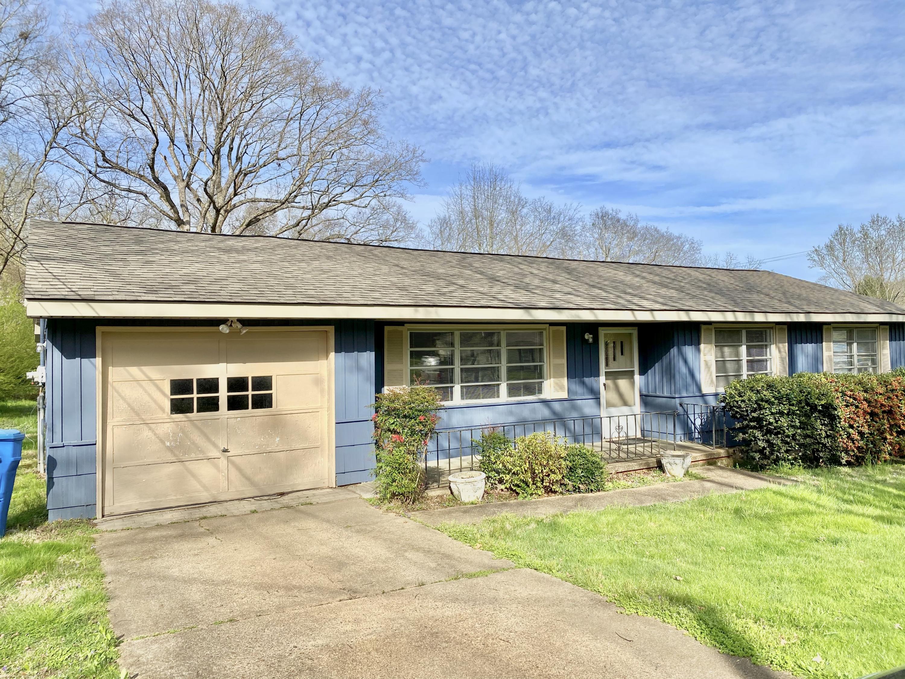 307 Signal View Street Chattanooga, TN 37415 - Photo 2 of 16 434D0D7C-3A16-47E8-B605-16EF1F84E106
