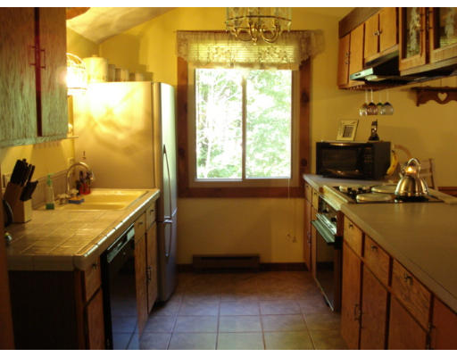 201 Bates Road Westfield, MA 01085 - Photo 5 of 30 Gallery Image 5