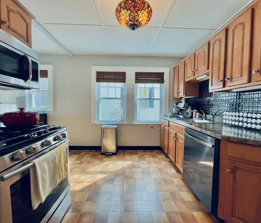 $2,800 | 15 Woods Avenue, Unit 15, Somerville, MA 02144