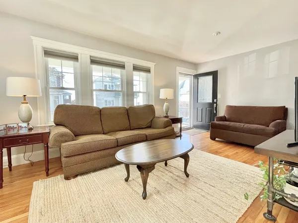 $2,800 | 15 Woods Avenue, Unit 15, Somerville, MA 02144