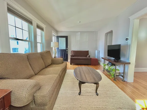 $2,800 | 15 Woods Avenue, Unit 15, Somerville, MA 02144