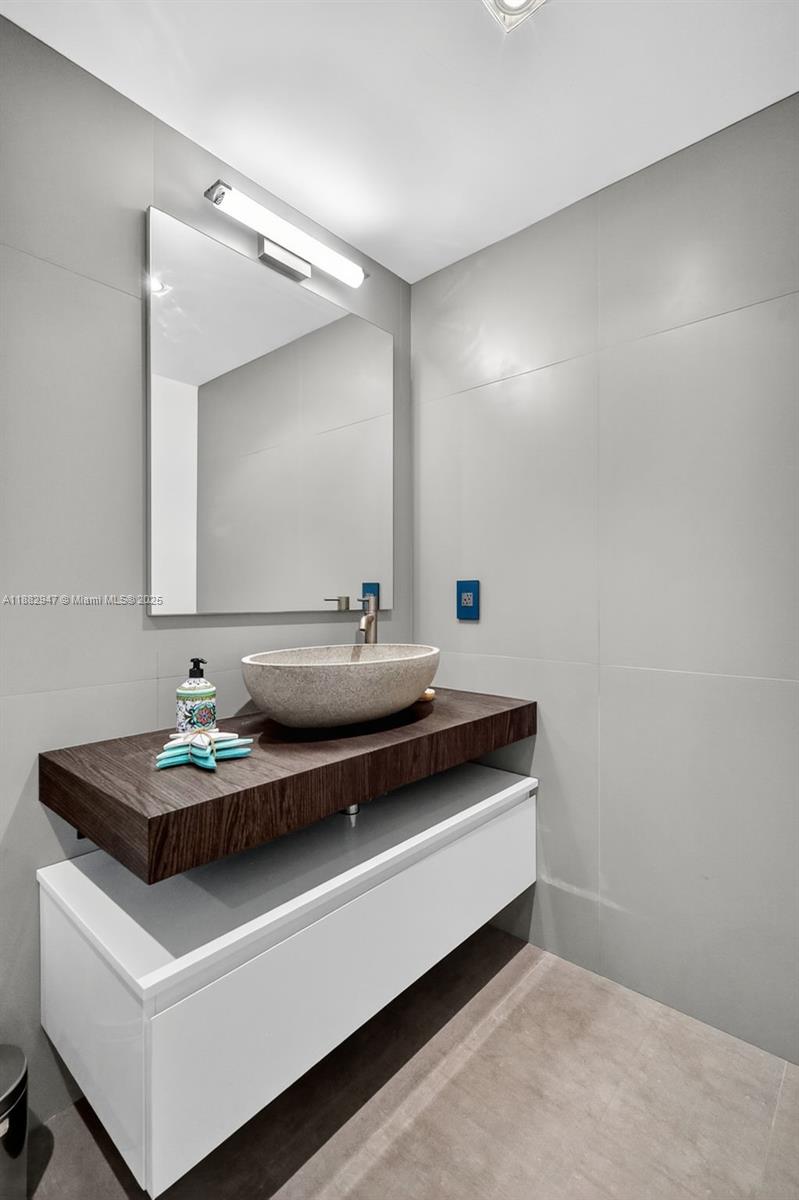 3000 Island Boulevard, Unit 906 Aventura, FL 33160 - Photo 22 of 58 a bathroom with a sink and a mirror