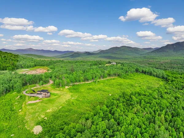 $2,770,000 | 289-291 Ledgewood Drive, Bethlehem, NH 03574