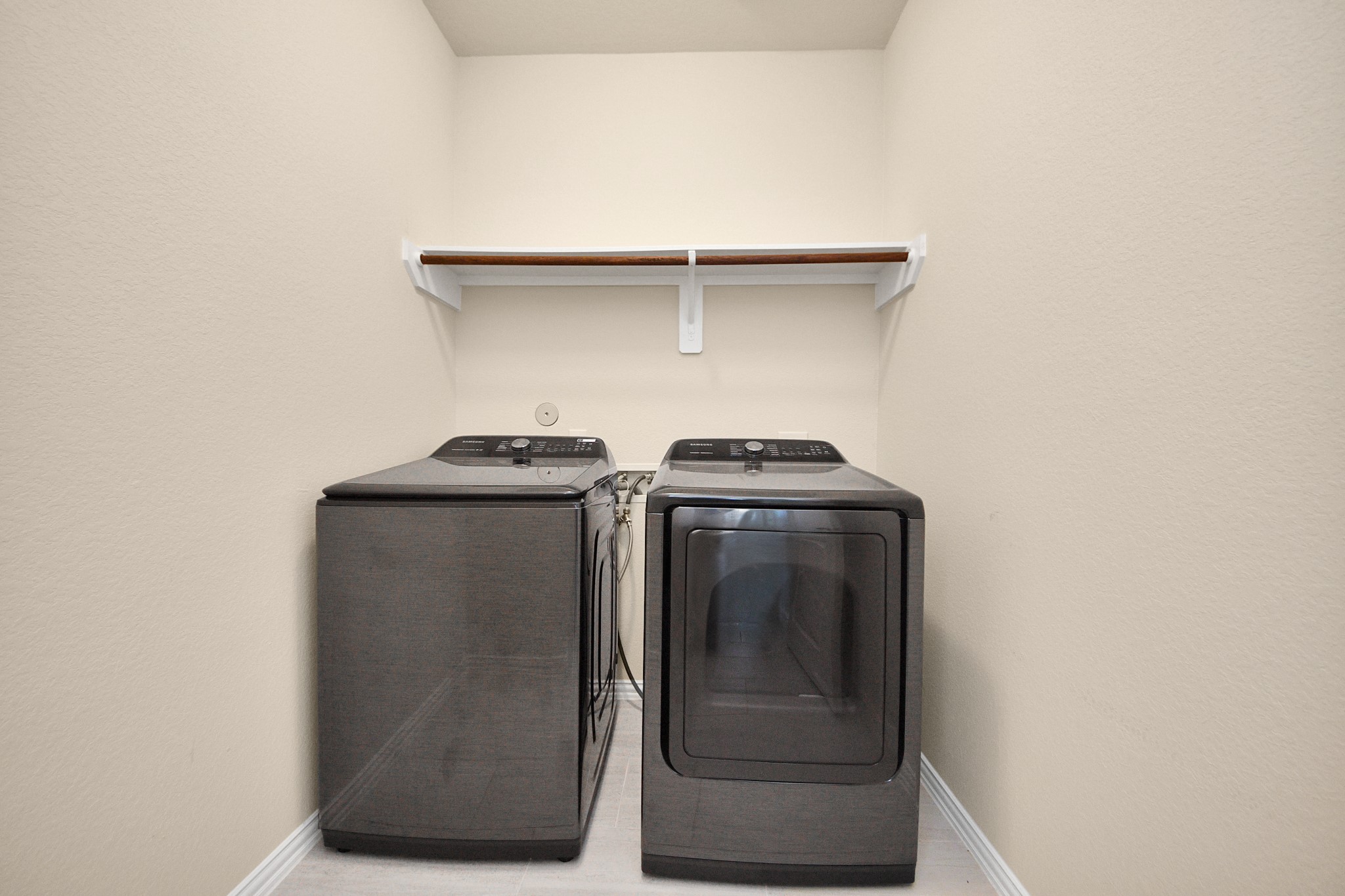 32903 Silver Meadow Way Brookshire, TX 77423 - Photo 17 of 40 a utility room with dryer and washer
