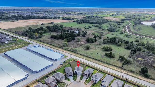 a view of a yard with a lake