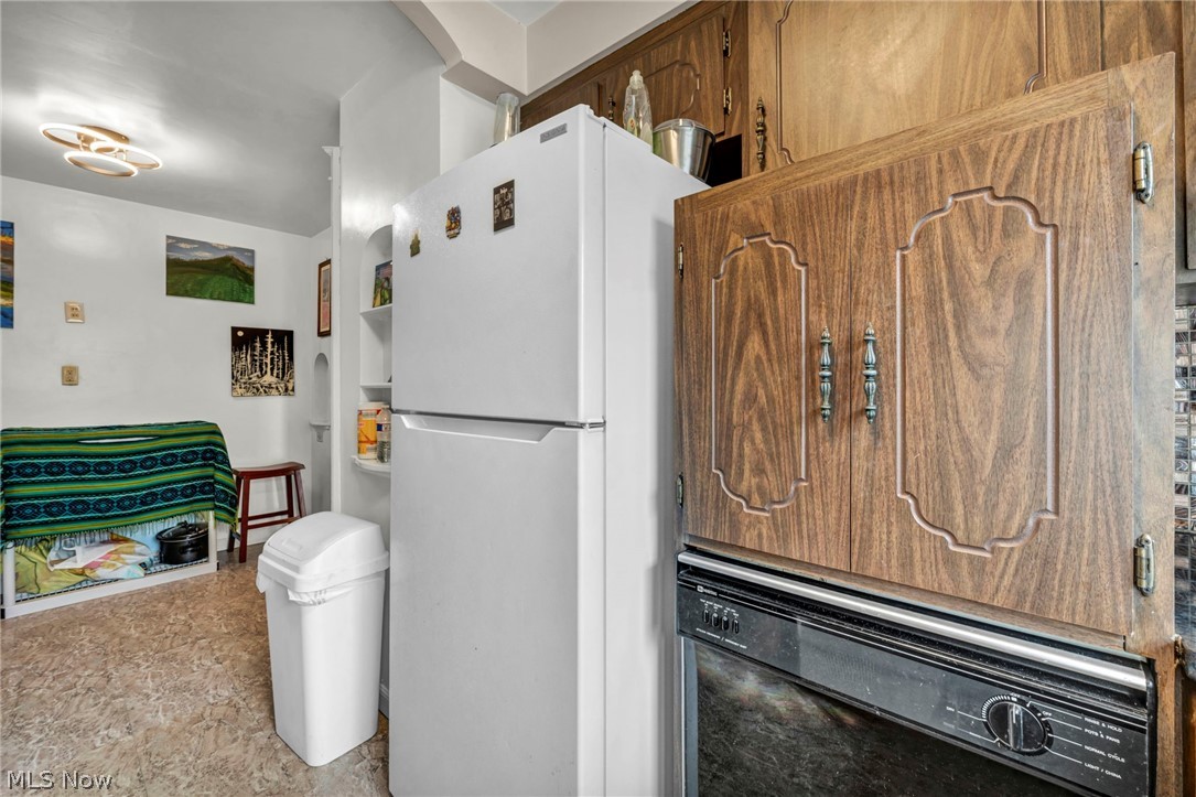 13570 Cedar Road Cleveland, OH 44118 - Photo 22 of 50
