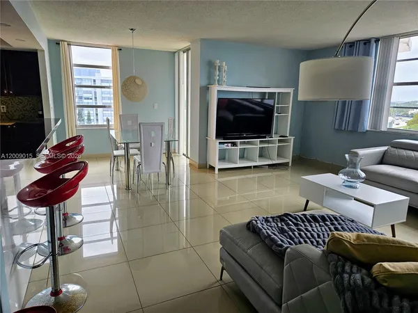 $2,500 | 1301 Northeast Miami Gardens Drive, Unit 726W, Miami, FL 33179