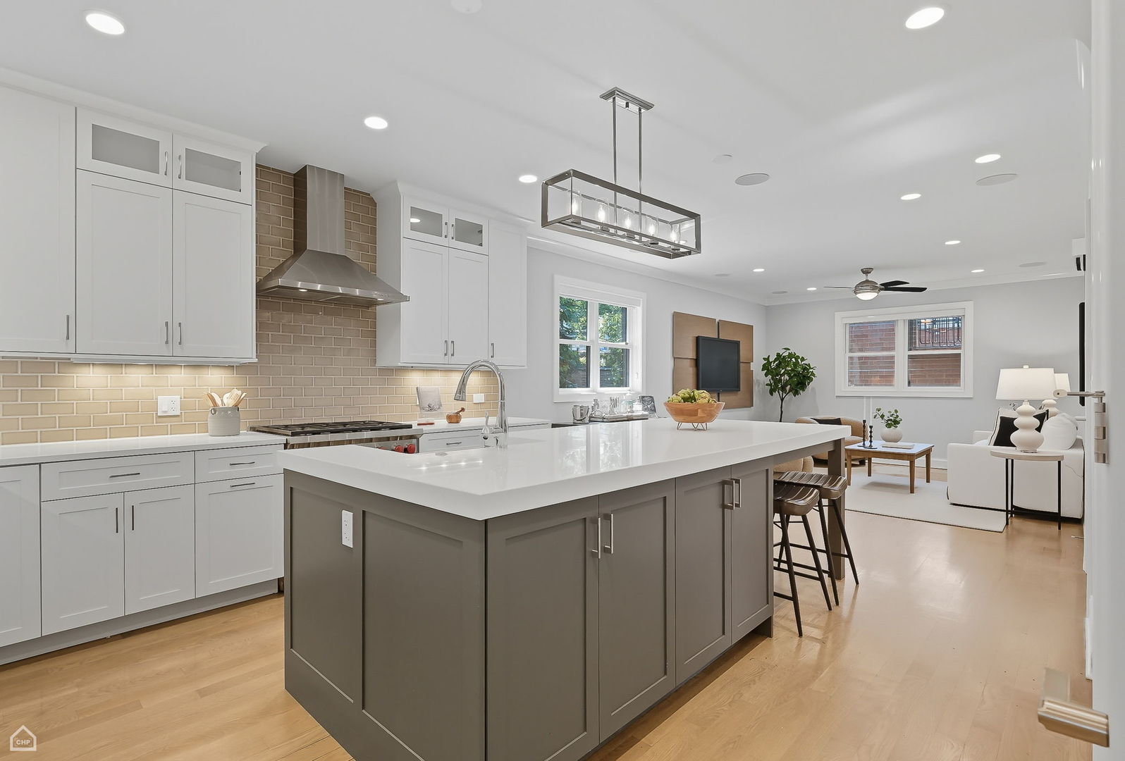 2946 North Racine Avenue, Unit 1 Chicago, IL 60657 - Photo 15 of 39 Gallery Image 15