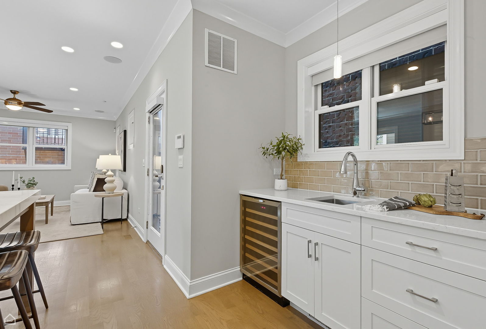 2946 North Racine Avenue, Unit 1 Chicago, IL 60657 - Photo 18 of 39 Gallery Image 18