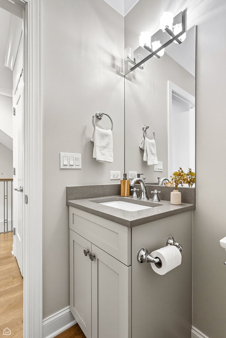 2946 North Racine Avenue, Unit 1 Chicago, IL 60657 - Photo 20 of 39 Gallery Image 20