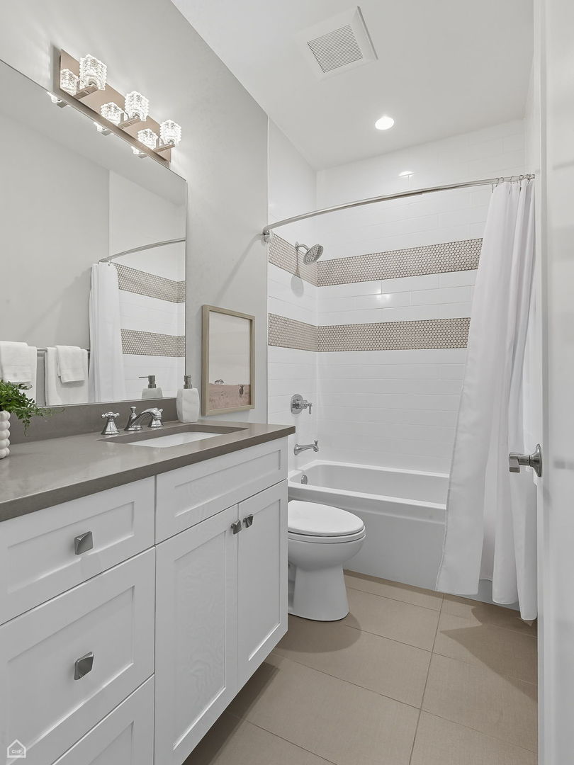 2946 North Racine Avenue, Unit 1 Chicago, IL 60657 - Photo 36 of 39 Gallery Image 36