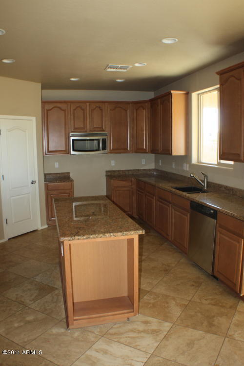 19368 North Lariat Road Maricopa, AZ 85138 - Photo 2 of 8 Kitchen