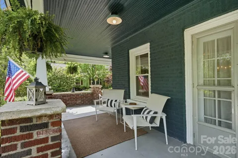 $600,000 | 127 Erkwood Drive, Hendersonville, NC 28739