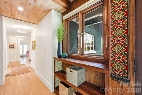 $600,000 | 127 Erkwood Drive, Hendersonville, NC 28739