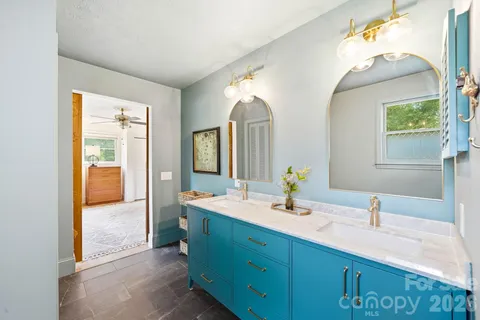 $600,000 | 127 Erkwood Drive, Hendersonville, NC 28739