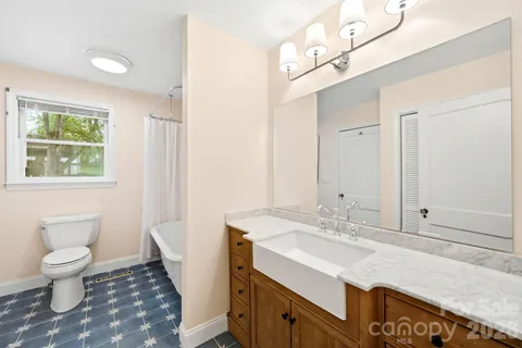 $600,000 | 127 Erkwood Drive, Hendersonville, NC 28739