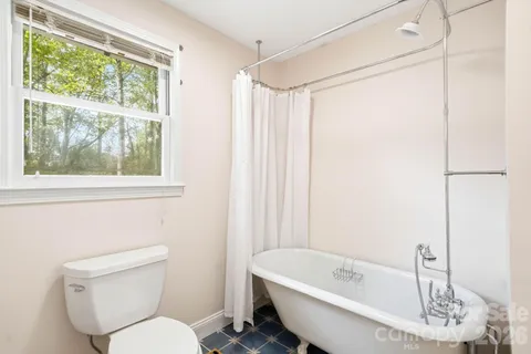$600,000 | 127 Erkwood Drive, Hendersonville, NC 28739
