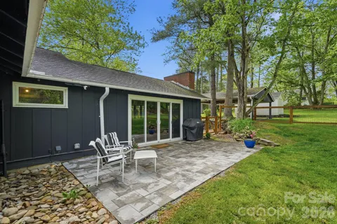 $600,000 | 127 Erkwood Drive, Hendersonville, NC 28739