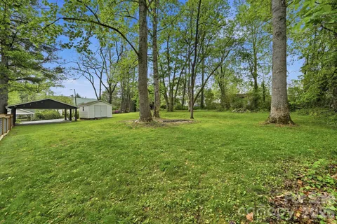 $600,000 | 127 Erkwood Drive, Hendersonville, NC 28739