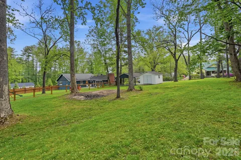 $600,000 | 127 Erkwood Drive, Hendersonville, NC 28739