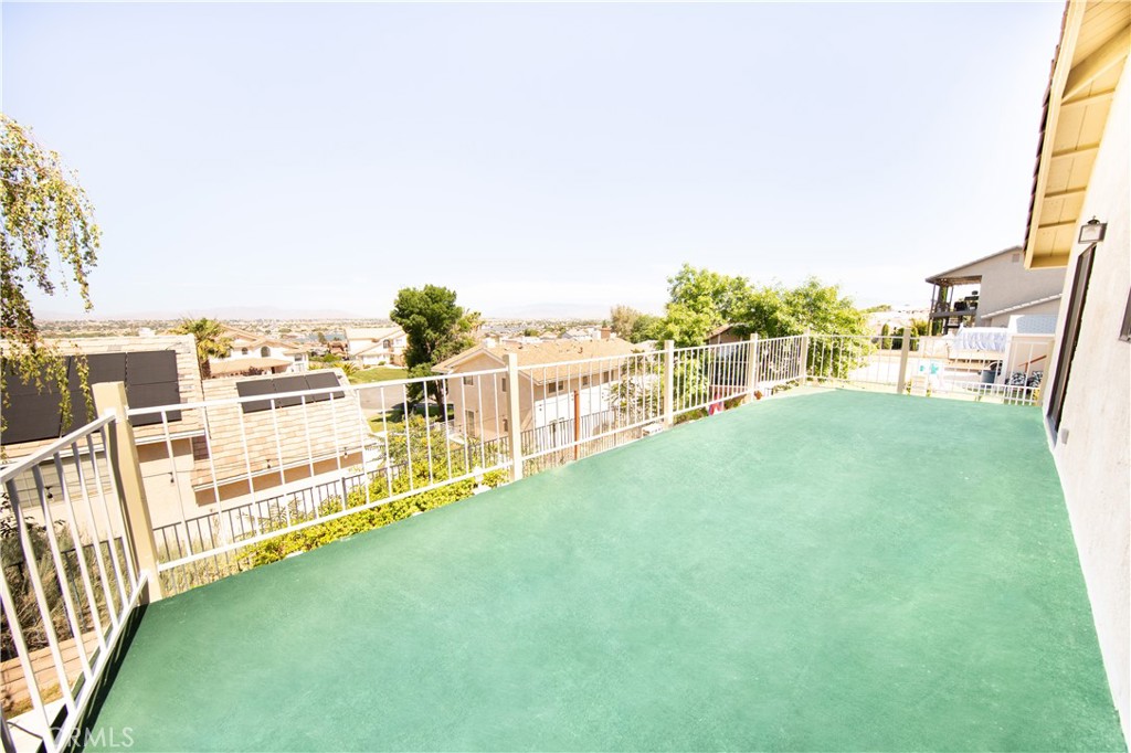 13685 Hidden Valley Road Victorville, CA 92395 - Photo 17 of 38