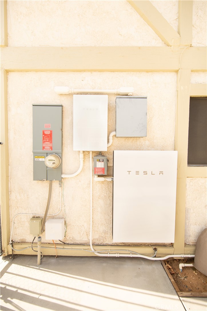 13685 Hidden Valley Road Victorville, CA 92395 - Photo 33 of 38