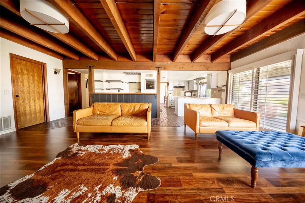 13685 Hidden Valley Road Victorville, CA 92395 - Photo 4 of 38