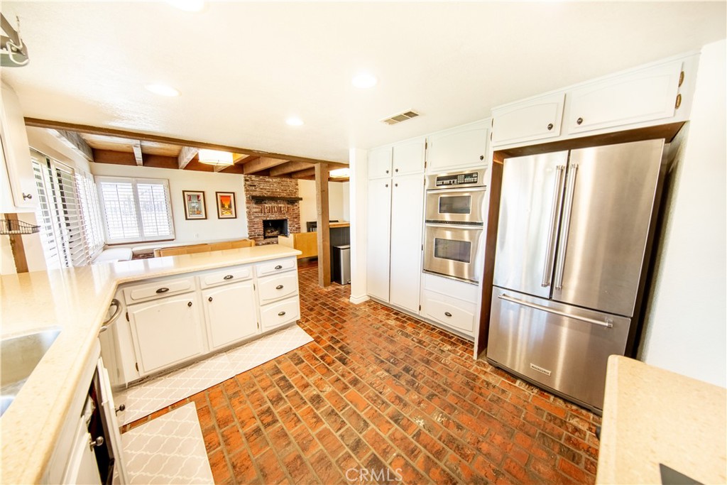 13685 Hidden Valley Road Victorville, CA 92395 - Photo 9 of 38