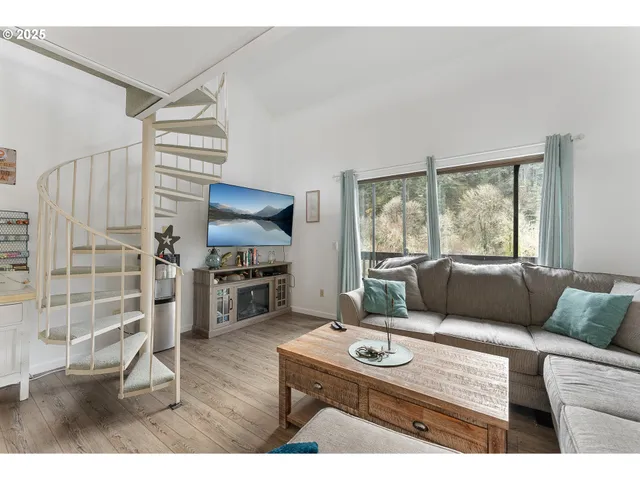 $215,000 | 43605 Highway 38, Unit 35, Reedsport, OR 97467