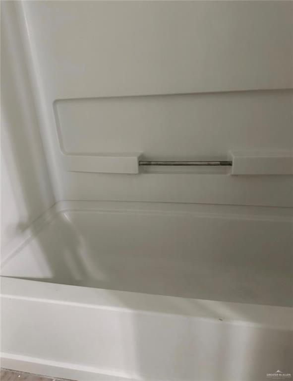 1521 Oasis Drive Mission, TX 78572 - Photo 13 of 18 a close view of bathtub