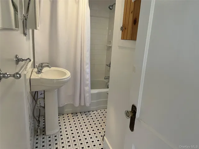 $2,250 | 40 West Garden Street, Rhinebeck, NY 12572