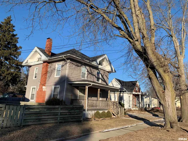 $185,000 | 412 West Broadway, Monmouth, IL 61462