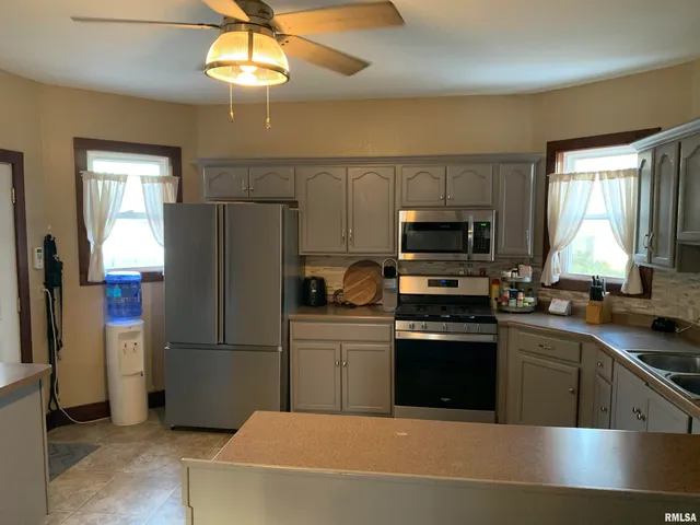 $185,000 | 412 West Broadway, Monmouth, IL 61462