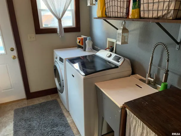 $179,000 | 412 West Broadway, Monmouth, IL 61462