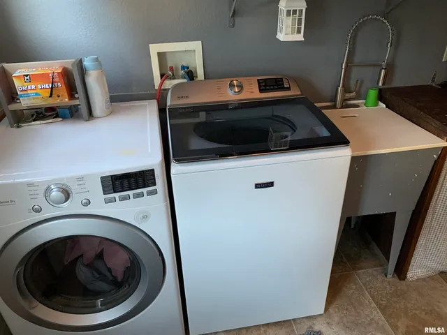 $185,000 | 412 West Broadway, Monmouth, IL 61462