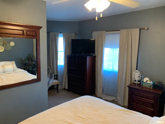 $185,000 | 412 West Broadway, Monmouth, IL 61462