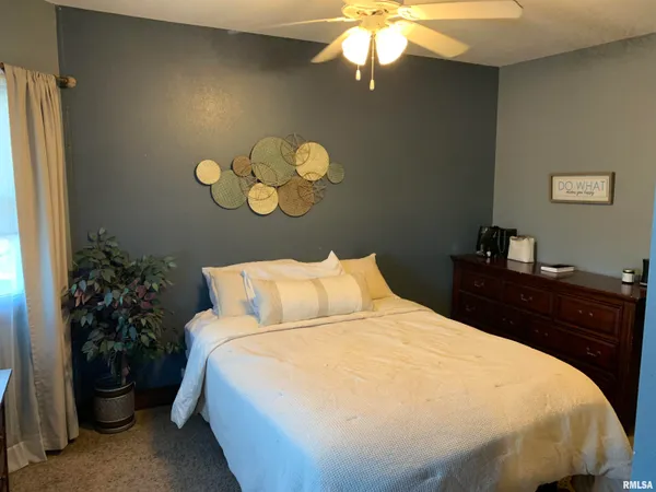 $179,000 | 412 West Broadway, Monmouth, IL 61462