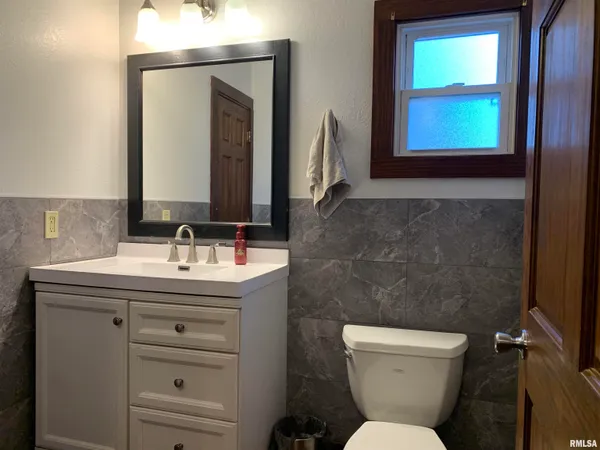 $179,000 | 412 West Broadway, Monmouth, IL 61462